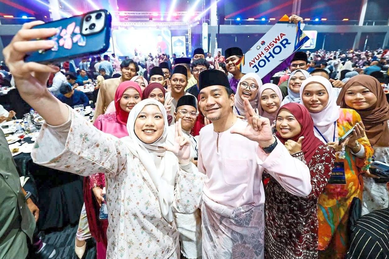 Onn Hafiz meeting with Anak Johor during a Hari Raya Aidilfitri celebration at the Mines International Exhibition and Convention Centre in Seri Kembangan, Selangor, in April. — Photo from Onn Hafiz’s Facebook page