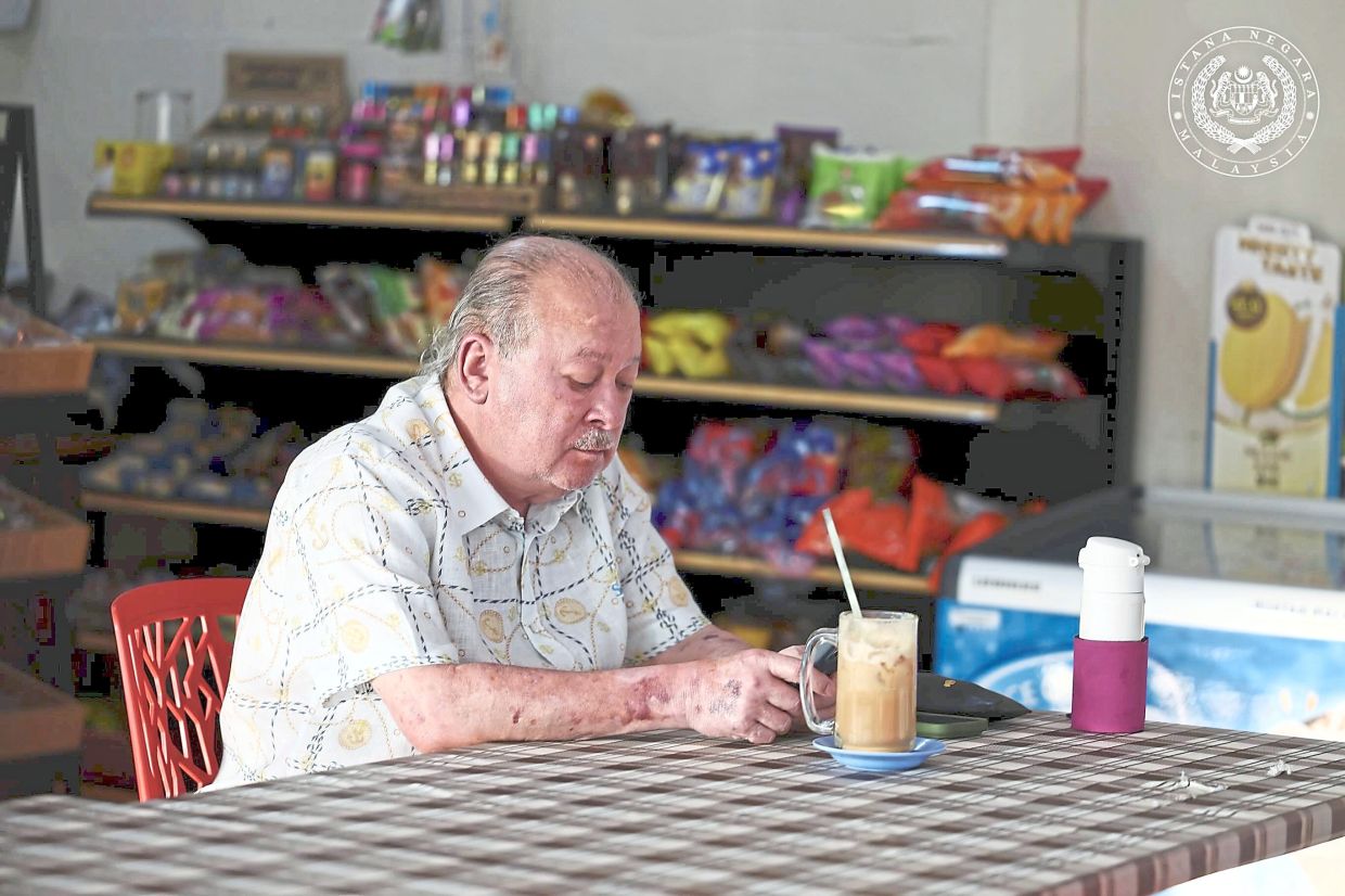Sultan Ibrahim enjoying a meal at Midway Dusun Panti R&R, between Kota Tinggi and Mersing. — Photo courtesy of Istana Negara