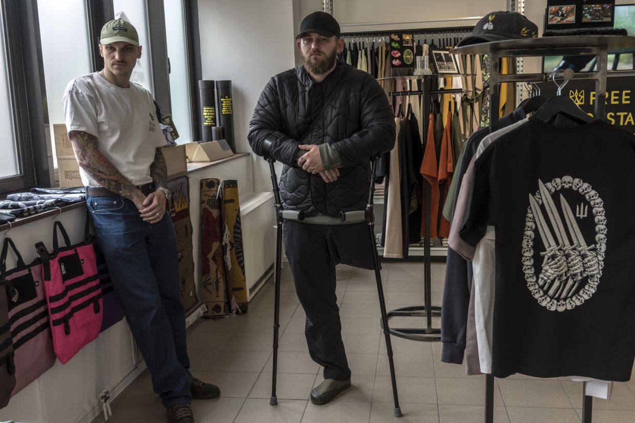 Sergii Prostakov (left) and Vasyl Chuchupak, both of the Ukrainian Army’s Gonor combat unit, at the Mojave shop in Kyiv, which carries its patches, shirts and other merchandise. Photo: The New York Times