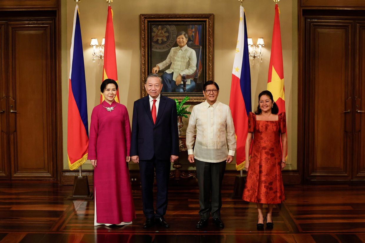(From left) Vietnam First Lady Ngo Phuong Ly, Vietnam President To Lam, Philippines President Ferdinand Marcos Jr. and Philippines First Lady Liza Araneta Marcos pose for a group picture at Malacanang Presidential Palace in Manila, Philippines, on Monday, June 1, 2026. -- Rolex Dela Pena/Pool Photo via AP