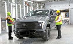 AI rally drives Ford to best month since crisis