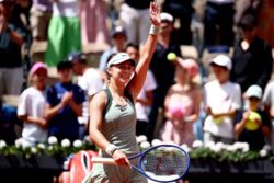 Tennis-Kalinskaya holds nerve to beat Potapova, reach Paris quarter-finals