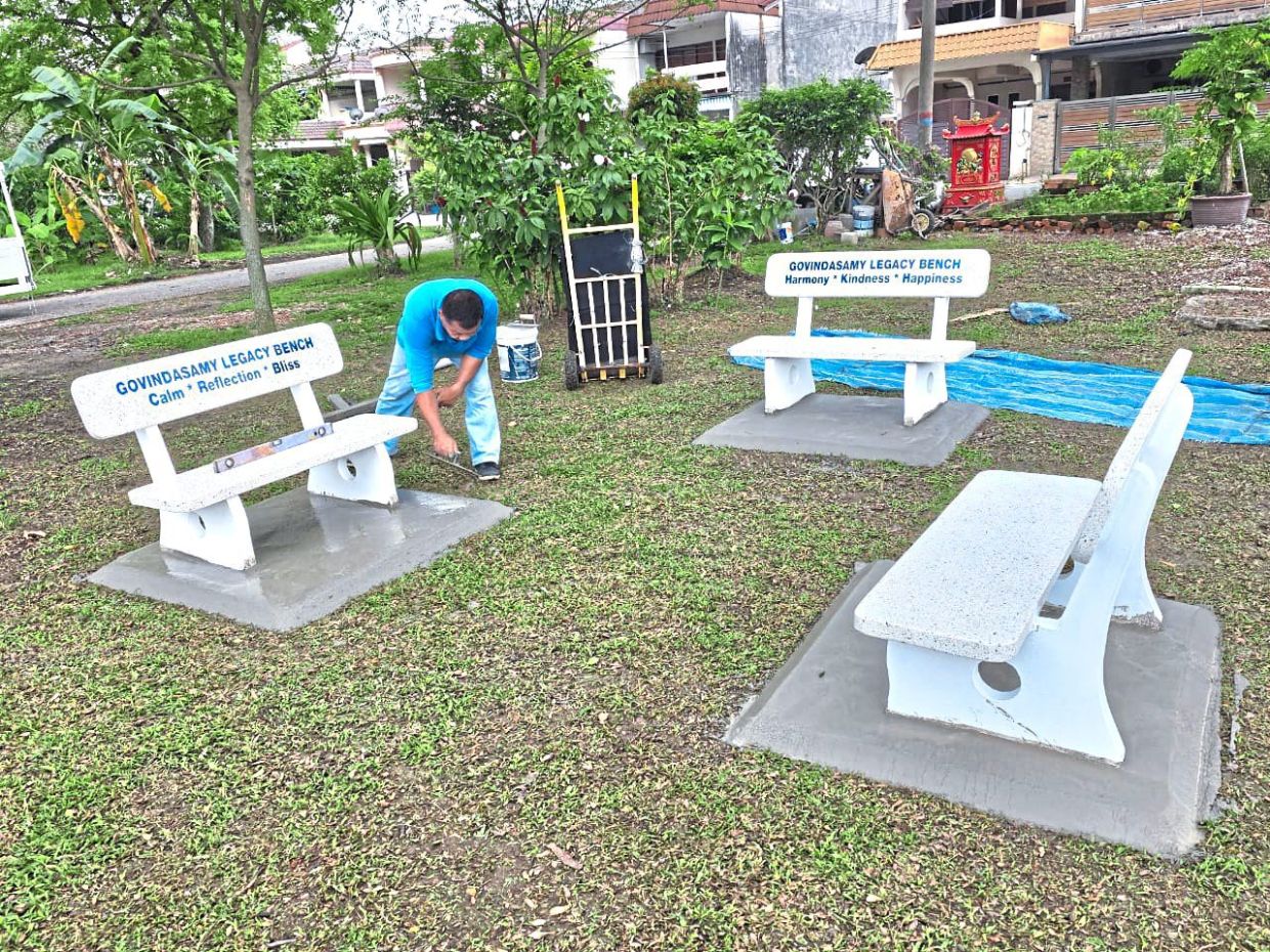 The benches bear the inscription “Govindasamy Legacy Bench”, honouring the respected figure and Class A road contractor who had donated the land in Selangor to a housing developer for the creation of a public park.