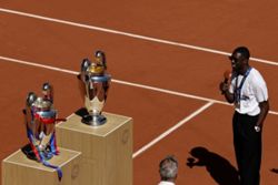 Soccer-PSG players celebrate Champions League back-to-back titles with French Open crowd