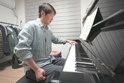 South Korean pianist recreates himself as a one-handed performer after paralyzing stroke