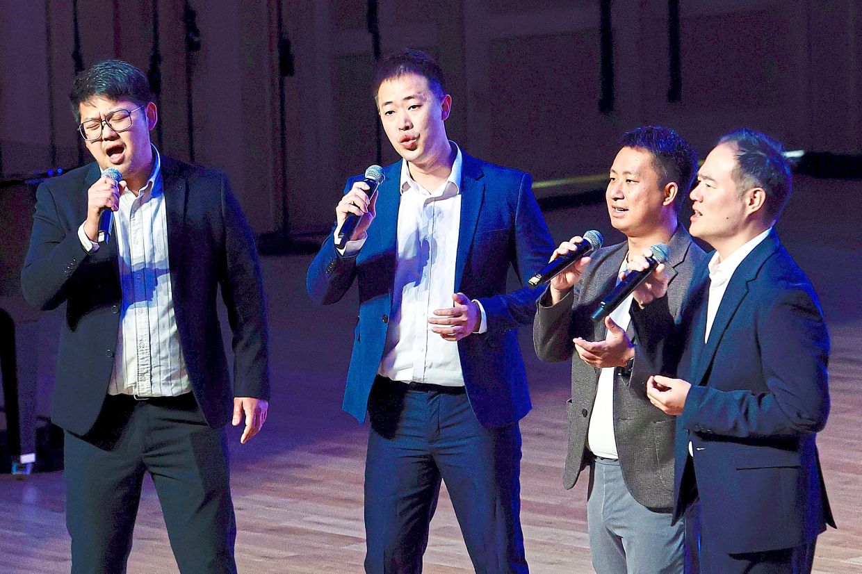 A cappella singers under BWZY A Cappella Entertainment performing at the concert.