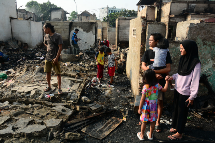 Residents inspecting the remains of their homes in Kebon Kosong on June 2, the morning after the massive fire. - JP/ANN