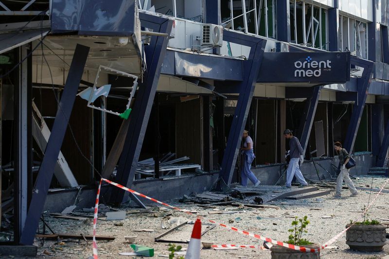 Russia has intensified air strikes on major Ukrainian cities as its battlefield advances slow, with analysts saying the attacks aim to offset stalled momentum.