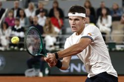 Tennis-Ice-cool Mensik reaches Paris semi-finals, red-hot Andreeva and Kostyuk set up meeting