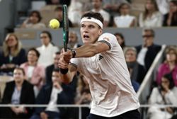 Tennis-Teen sensation Fonseca exits French Open with new conviction