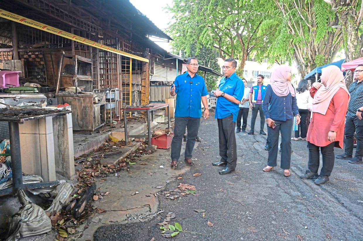 Mohamad Zahri (left) visiting the Section 51A shoplot site with MBPJ officials and local councillor.