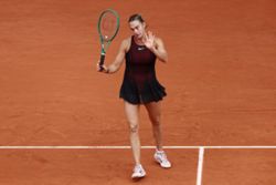 Tennis-Sabalenka ousted by Shnaider as shocks continue to rock French Open