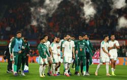 Soccer-Algeria score late to upset Dutch with surprise away win