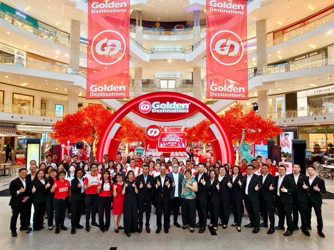 Golden Destinations Group Bhd managing director Mita Lim (centre) posing for a group photo at the launch of the GD Travel Fair 2026.