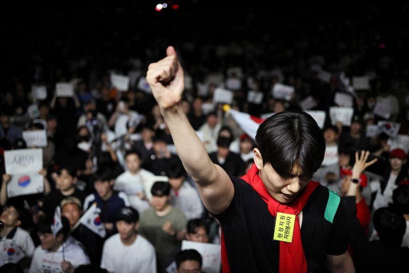 Thousands demand South Korea repeat local elections after ballot shortage | The Star