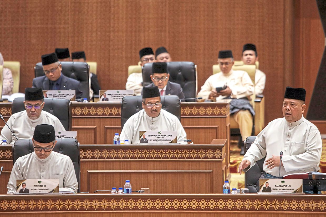 The Perlis State Assembly has adjourned sine die without the much-speculated no-confidence motion against Mentri Besar Abu Bakar Hamzah materialising.