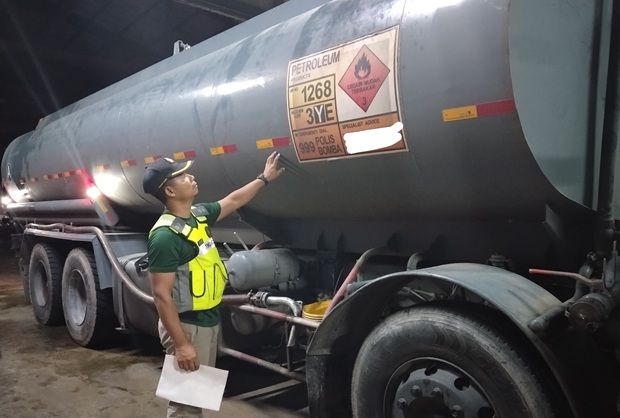 The Domestic Trade and Cost of Living Ministry (KPDN) seized more than 21,000 litres of diesel worth over RM202,000 during a pre-dawn raid at a fishing jetty in Hutan Melintang.