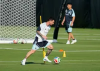 Soccer-Messi recovering well from injury, could feature in Argentina warm-ups, says Scaloni