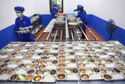 Indonesia's free meals agency halts new kitchens, resets budget after graft shake-up