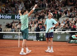 Tennis-Granollers and Zeballos retain French Open men's doubles title