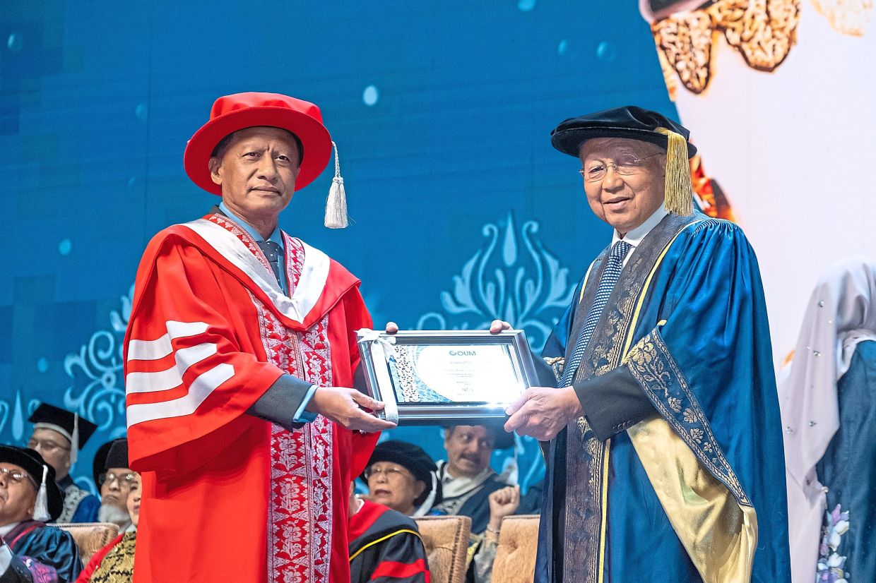 Mohd Jafri became the first to earn a doctorate from OUM through the APEL.Q pathway.
