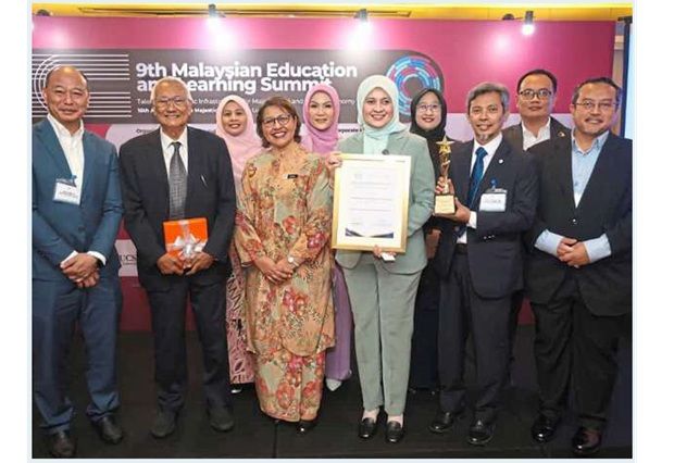 VC earns leadership award for edu excellence