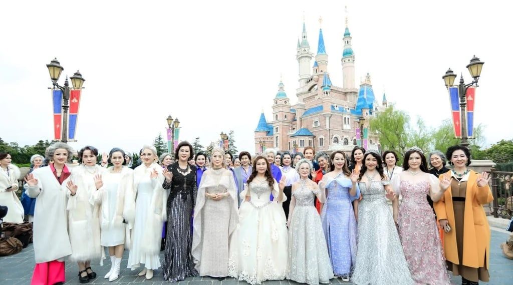 Yingzi, front row, centre with hands clasped. Pictured during a fashion show at Shanghai Disneyland. - Photo: QQ.com