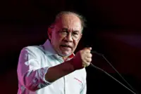 PM Anwar urges community leaders to stay patient amid development challenges
