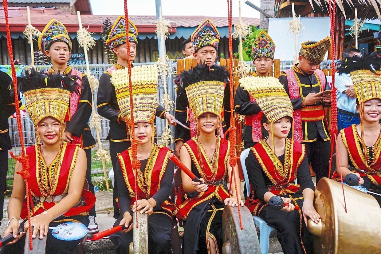 A Murut group from Keningau celebrating Kaamatan.