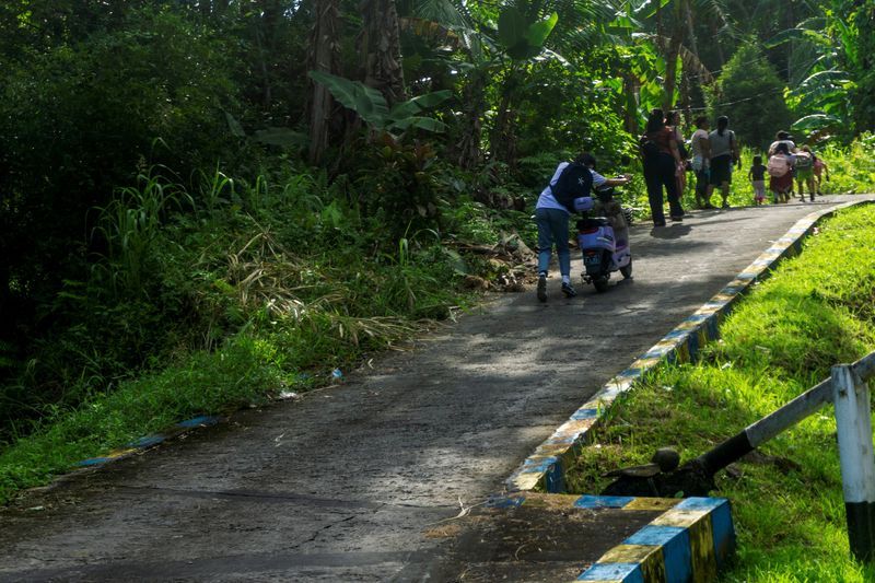 A powerful magnitude 7.8 earthquake struck off southern Phil