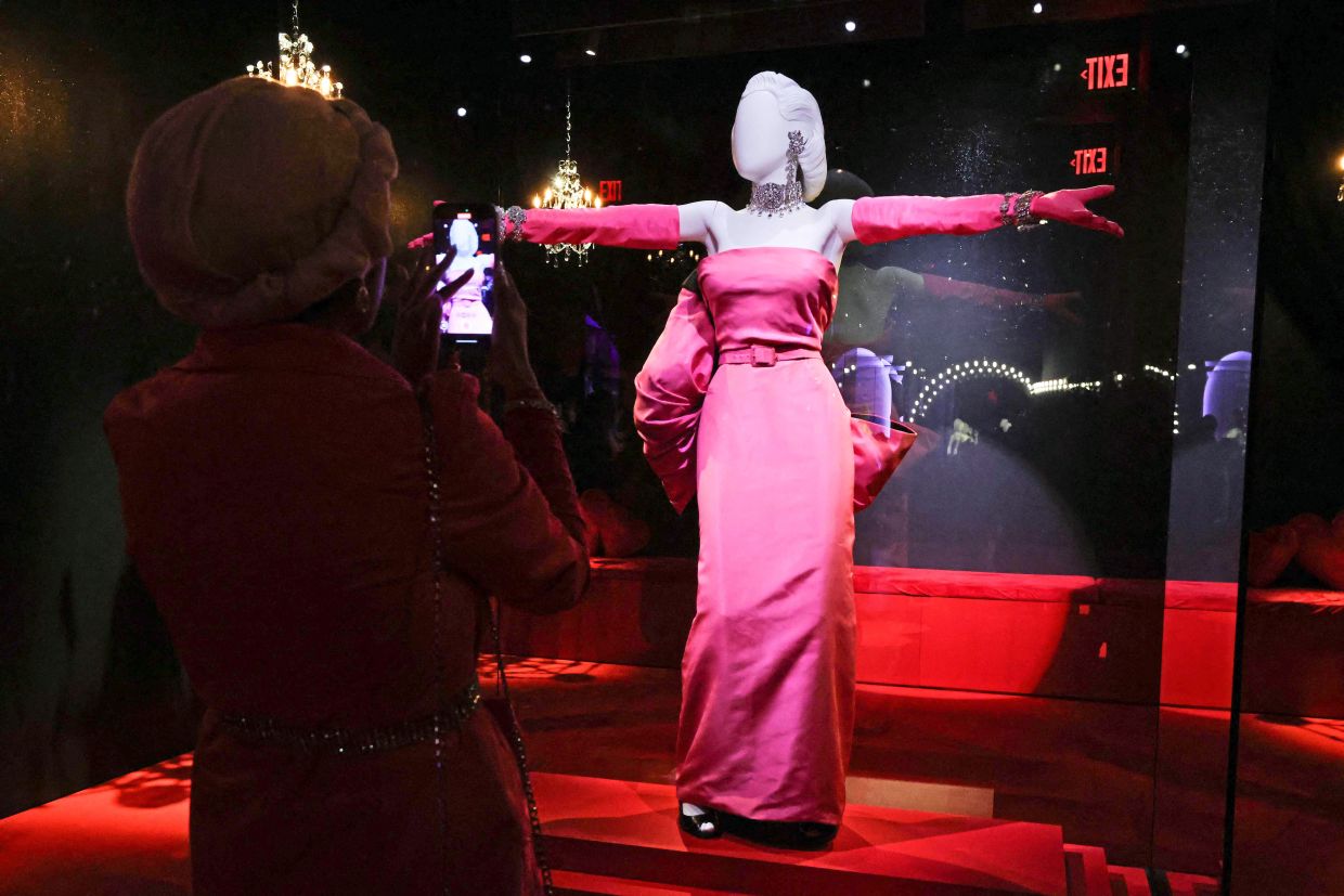 Tributes to Tinseltown's legendary daughter began with the A