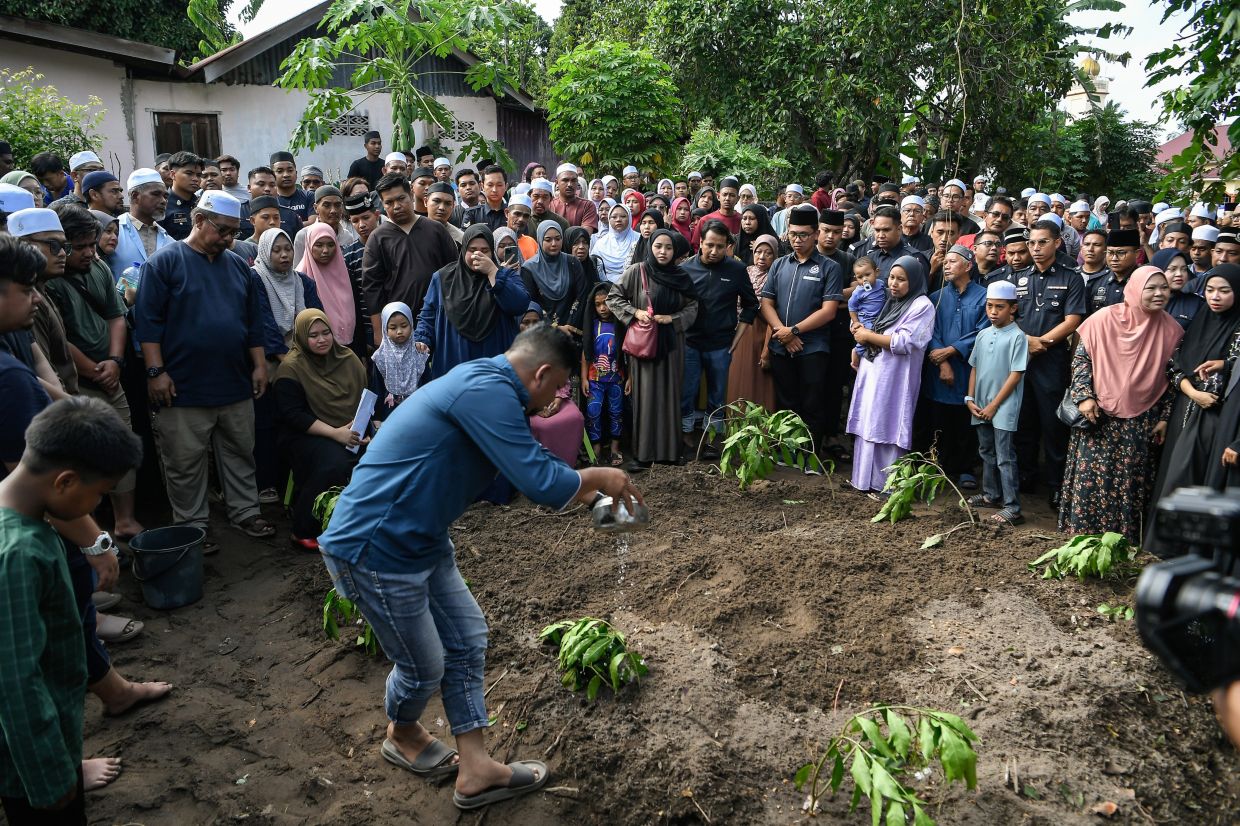 The remaining five victims are expected to be buried at the 
