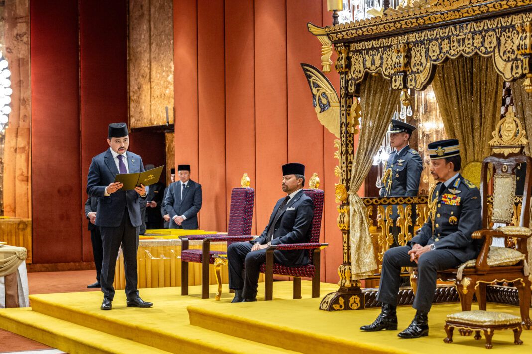His Majesty listening to swear-ins from His Royal Highness Prince ‘Abdul Malik, Minister at the Prime Minister’s Office. - Photo: Borneo Bulletin/ANN