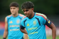 Soccer-Spain's Yamal, Williams on course for World Cup opener, says De la Fuente