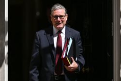 Starmer to roll out UK job centre tools to beat AI work threat