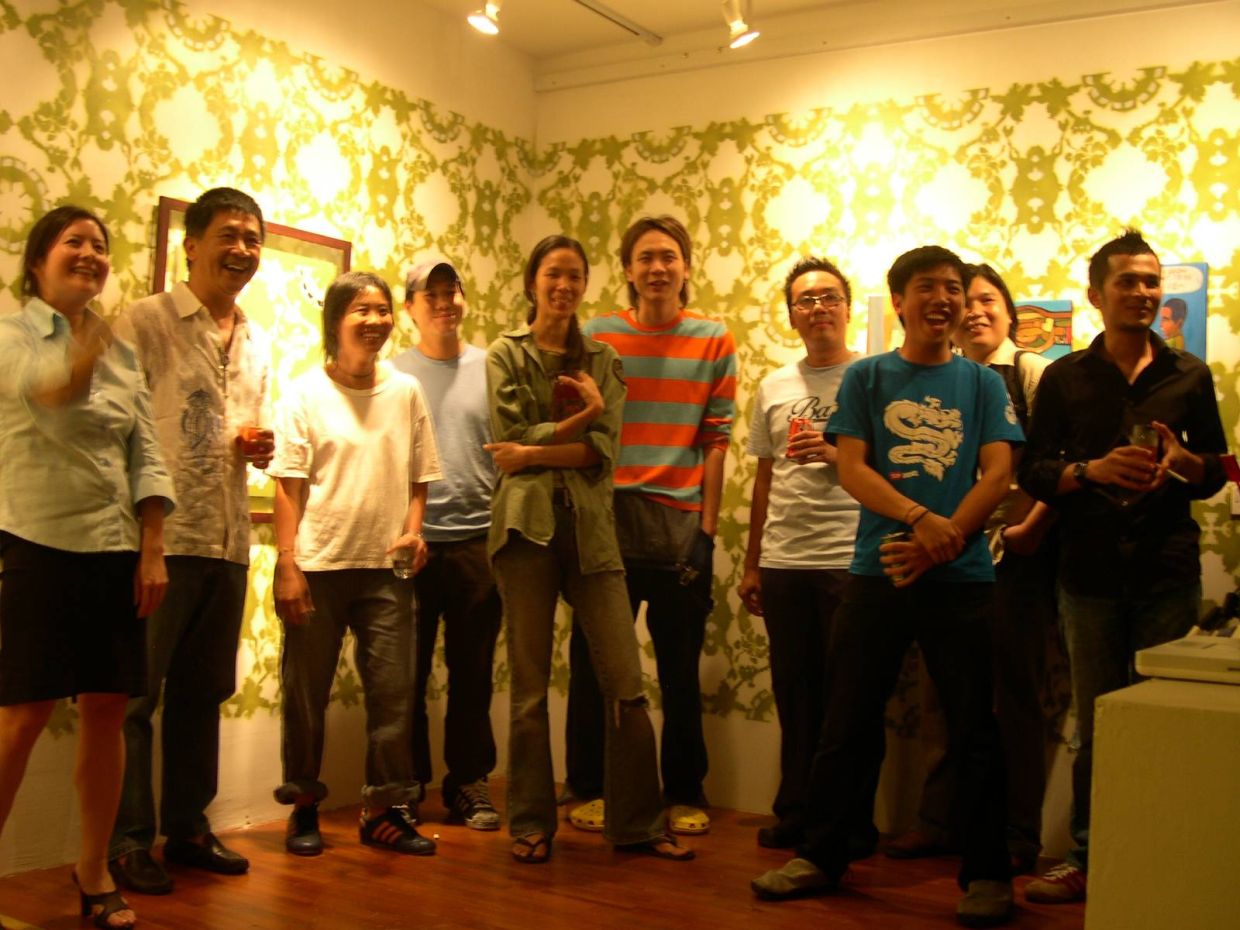 Willie (second from left), pictured at the '3 Young Contemporaries' exhibition at VWFA in Bangsar, Kuala Lumpur in 2006, was a tireless supporter of emerging artists. Photo: The Star/Filepic 