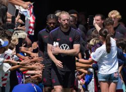 Soccer-US players ready to seize 'once in a career' World Cup chance