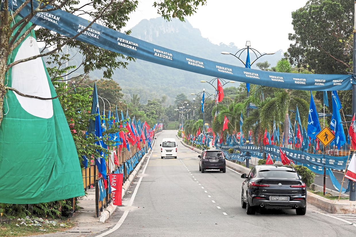Fragmented strategy: A file photo of PAS, Perikatan, Pakatan and Barisan flags and banners during a previous campaign in Kuala Lumpur. — File pic