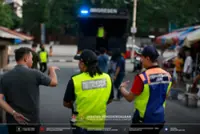 Authorities seize goods from 22 unlicensed traders, detain 16 in Pudu Market raid