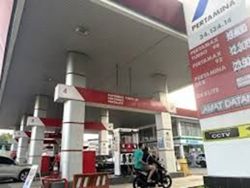 Indonesia's non-subsidised RON92 petrol price jumps 32%, first hike in months