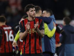 Soccer-Tottenham sign former Bournemouth defender Senesi