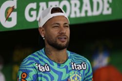 Soccer-Neymar still absent from Brazil training as squad celebrate Ancelotti's birthday