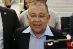 The King revokes Mohd Isa Samad ‘Tan Sri’ title