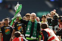 Soccer-Celtic appoint O'Neill as permanent manager