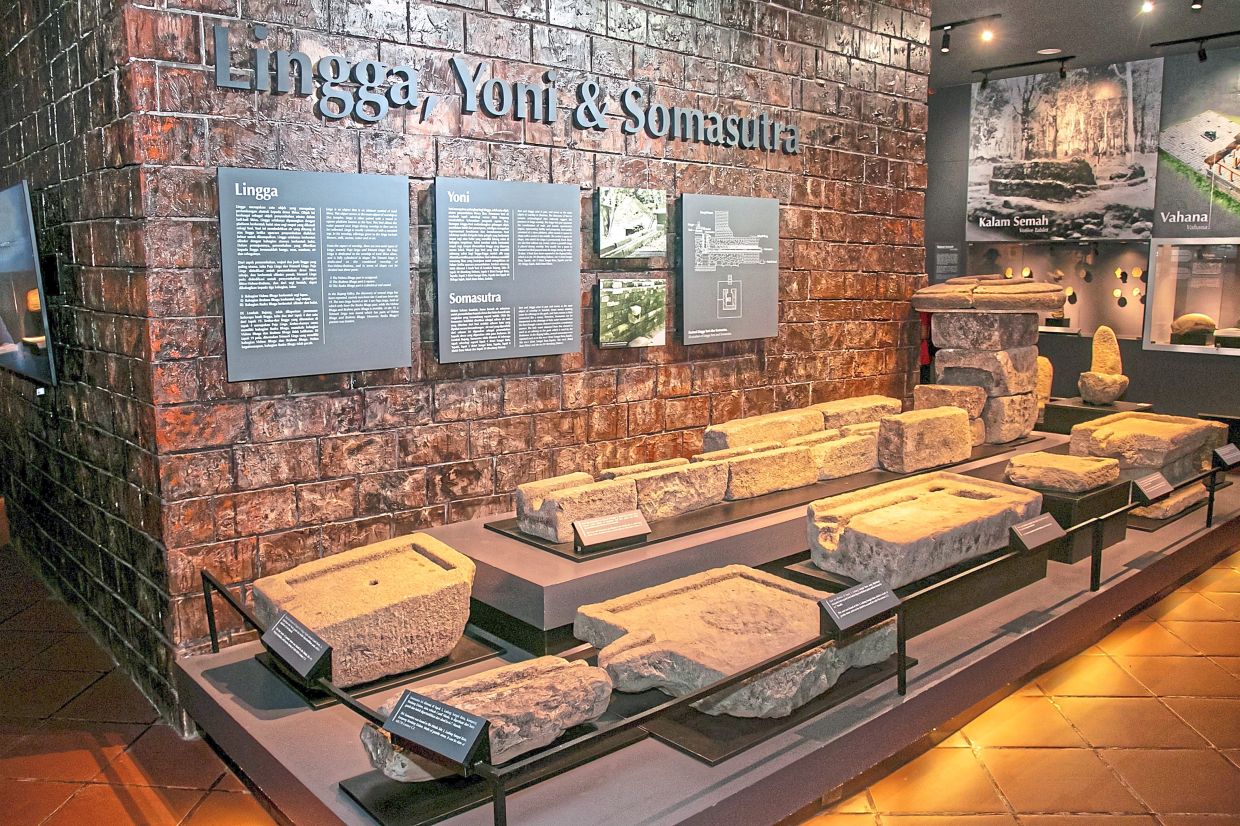 Artefacts on display at Bujang Valley Archaeological Museum.