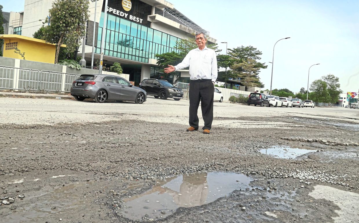 Workers who travel along Persiaran Sungai Kapar Indah and Ja