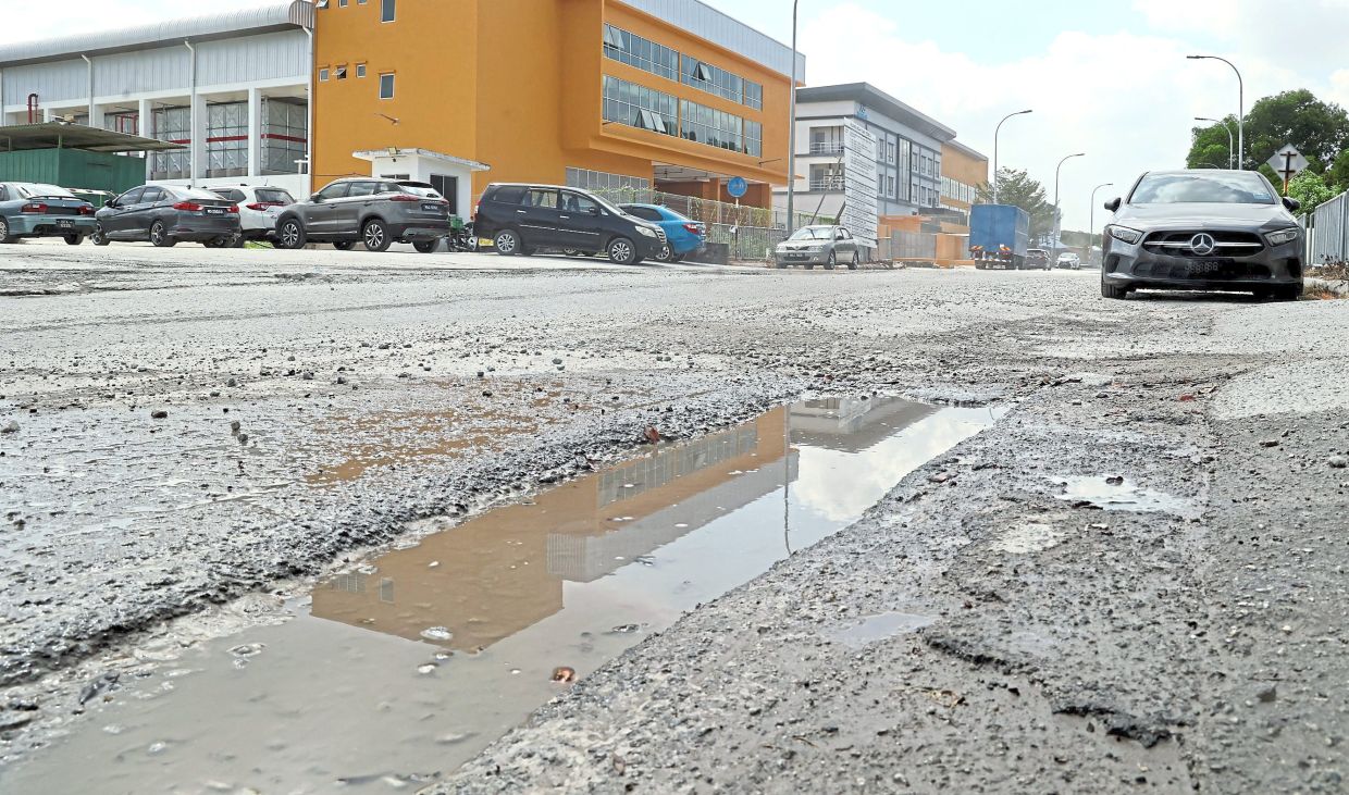 Motorists have to drive very slowly along Jalan Sungai Kapar Indah 4/KU7 in Kapar, Klang due to the uneven road and potholes.