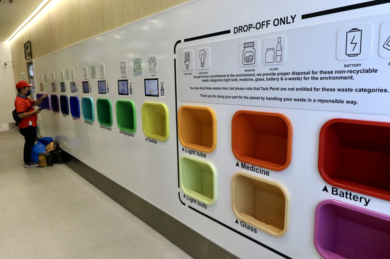 Malls must be transparent with where the recycled waste goes after being collected. Photo: Filepic