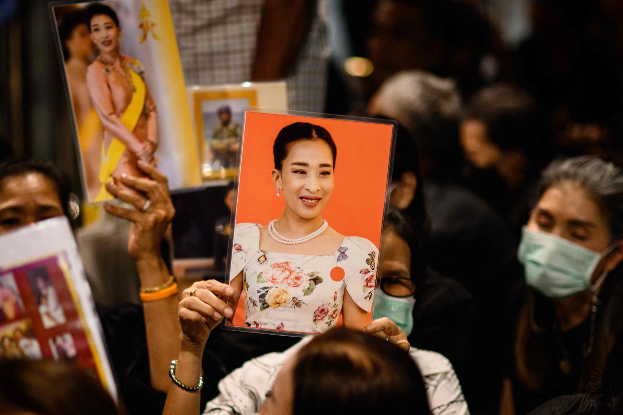 Mourners hold photos of Thai Princess Bajrakitiyabha Mahidol inside Chulalongkorn Hospital in Bangkok on Friday, June 12, 2026. Thai Princess Bajrakitiyabha Mahidol, the king's eldest daughter, has died aged 47, the royal palace announced on June 12, more than three years after she was hospitalised following a sudden illness. -- Photo by ANTHONY WALLACE / AFP)