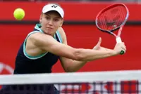 Tennis-Teenager Jovic stuns Anisimova at Queen's, Boulter takes out Rybakina